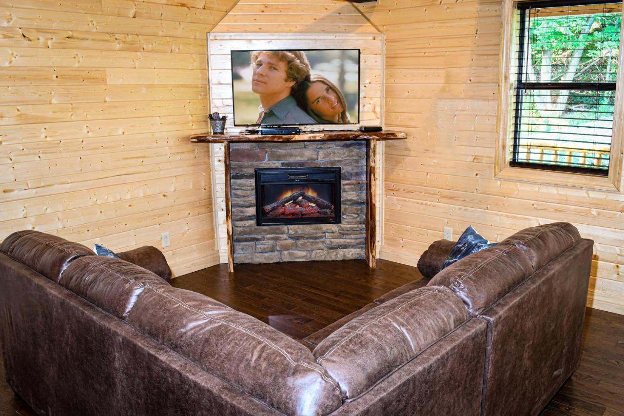 Gatlinburg - Honeymoon Hideaway Villa Bagian luar foto