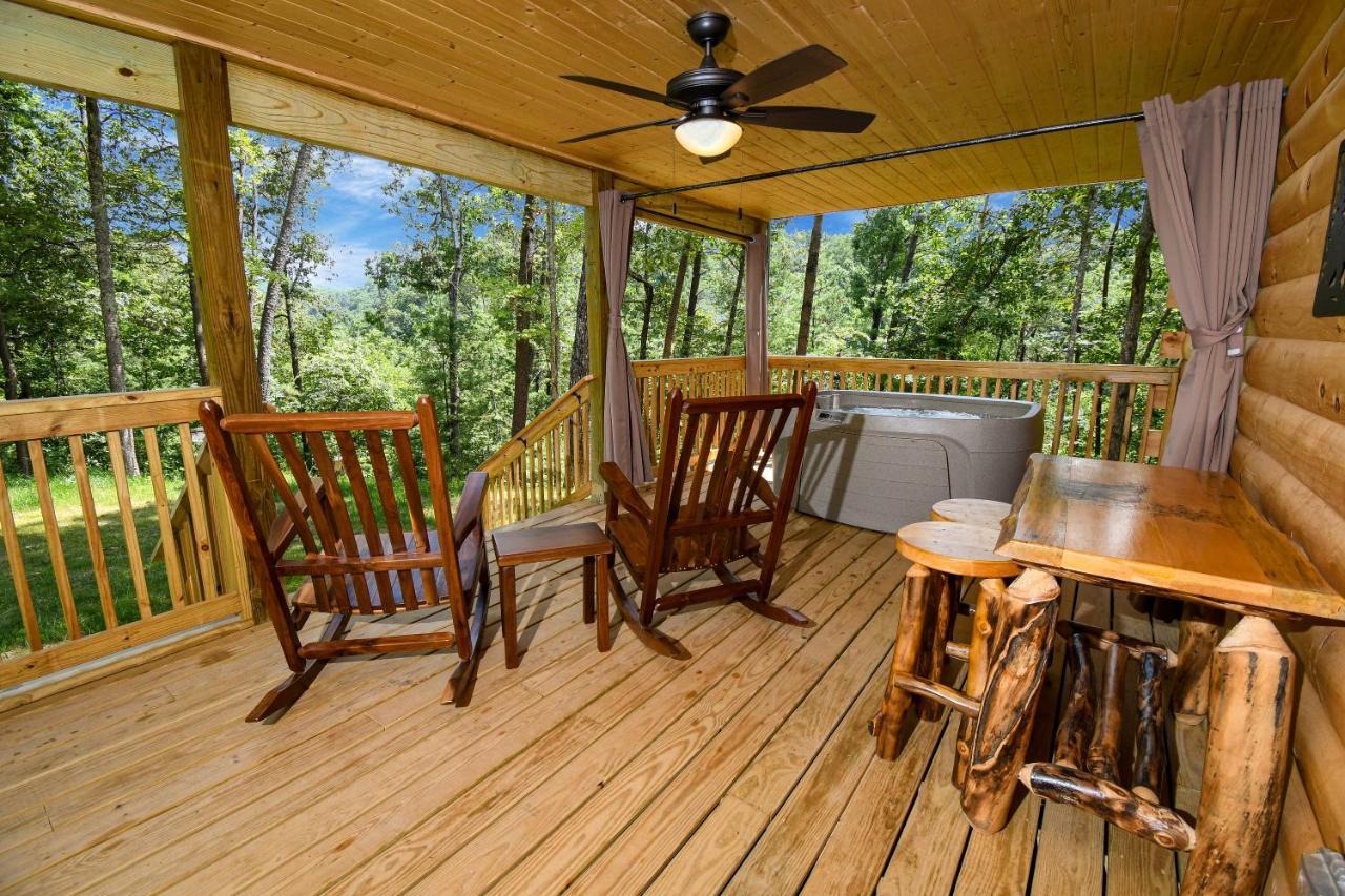 Gatlinburg - Honeymoon Hideaway Villa Bagian luar foto